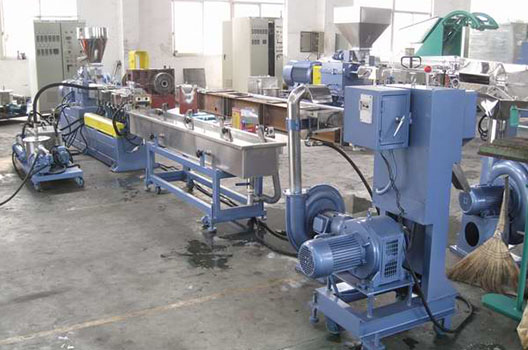Plastic granulating units